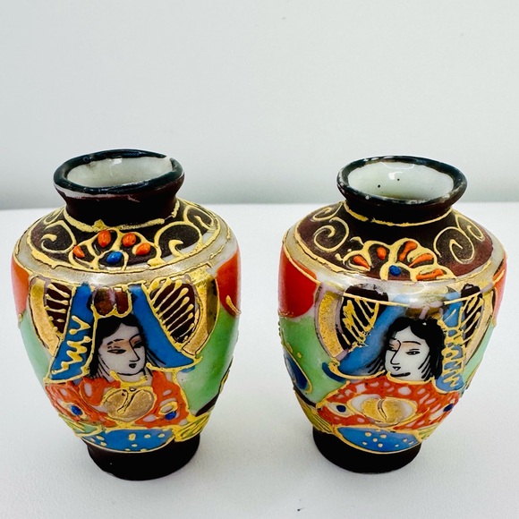 Pair of Vintage Miniature Handpainted Satsuma Moriage Goldcastle Japan Vases 2” - Picture 2 of 4